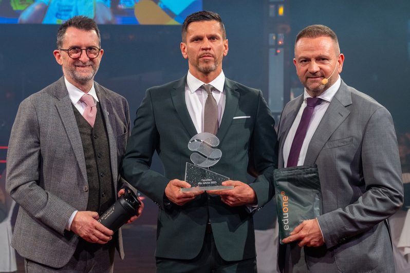 Jürgen Doberstein (Mitte) bei der Verleihung zum Saarsportler des Jahres 2025